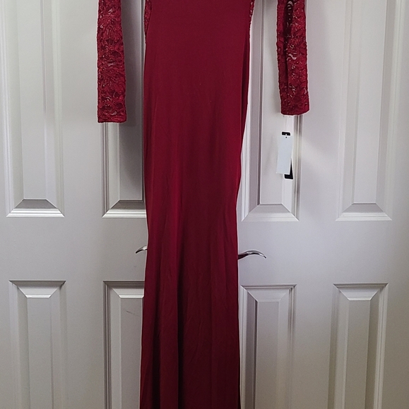 Red Open Back Lace Sleeve Trumpet Dress - Picture 2 of 16
